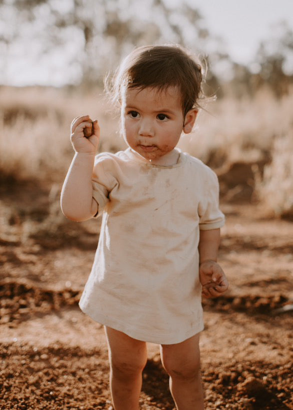 Muddy Huddy Staple Tee Sand
